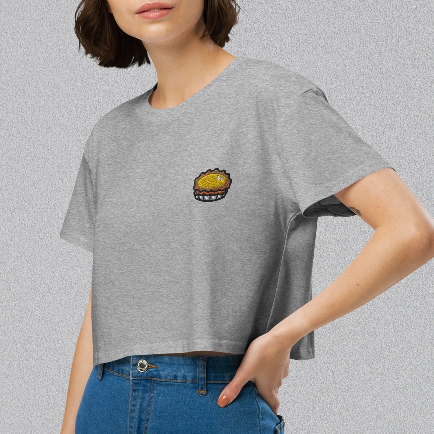 Egg Tart Embroidered Crop T-Shirt - Ni De Mama Chinese Clothing