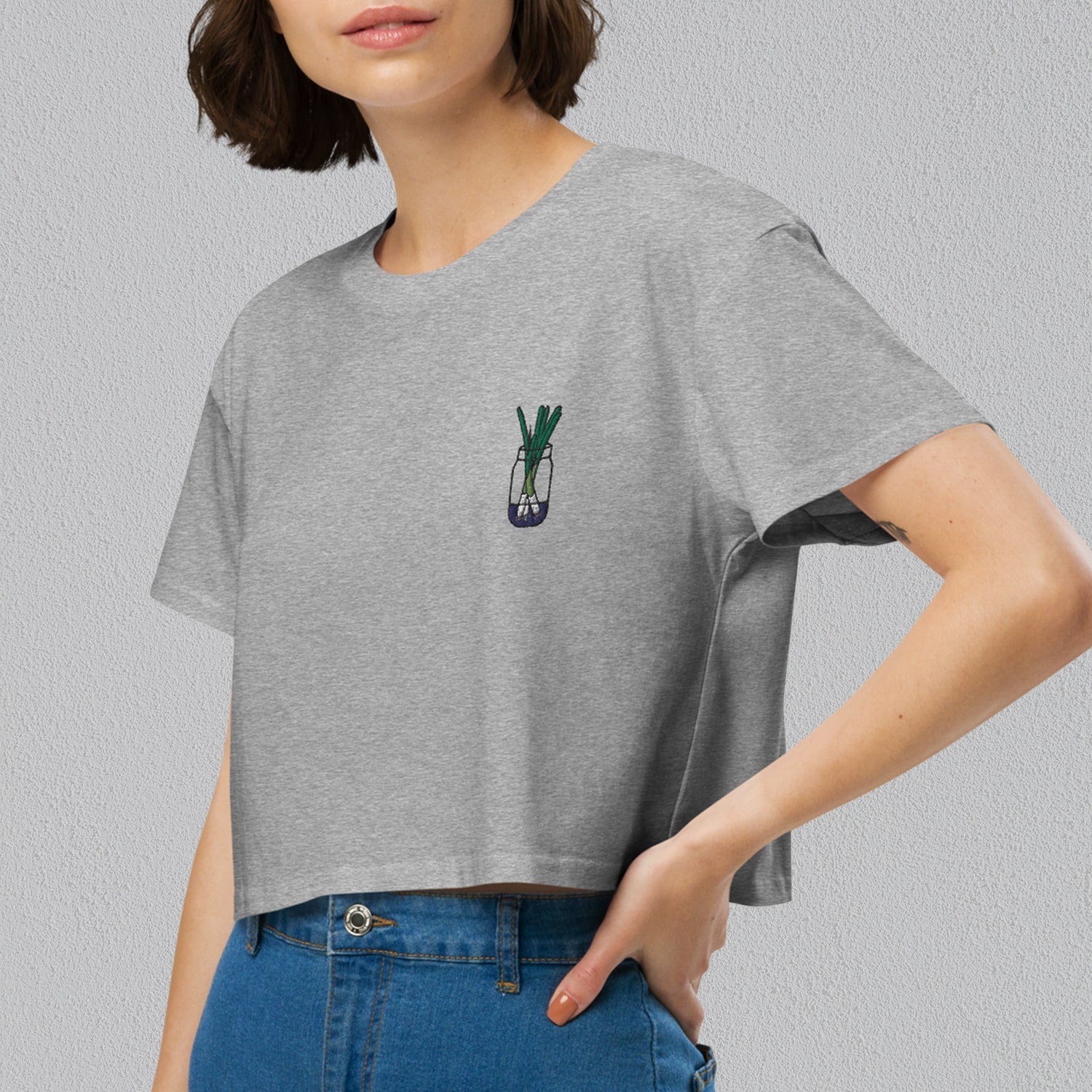 Green Onion Embroidered Crop T-Shirt - Ni De Mama Chinese Clothing